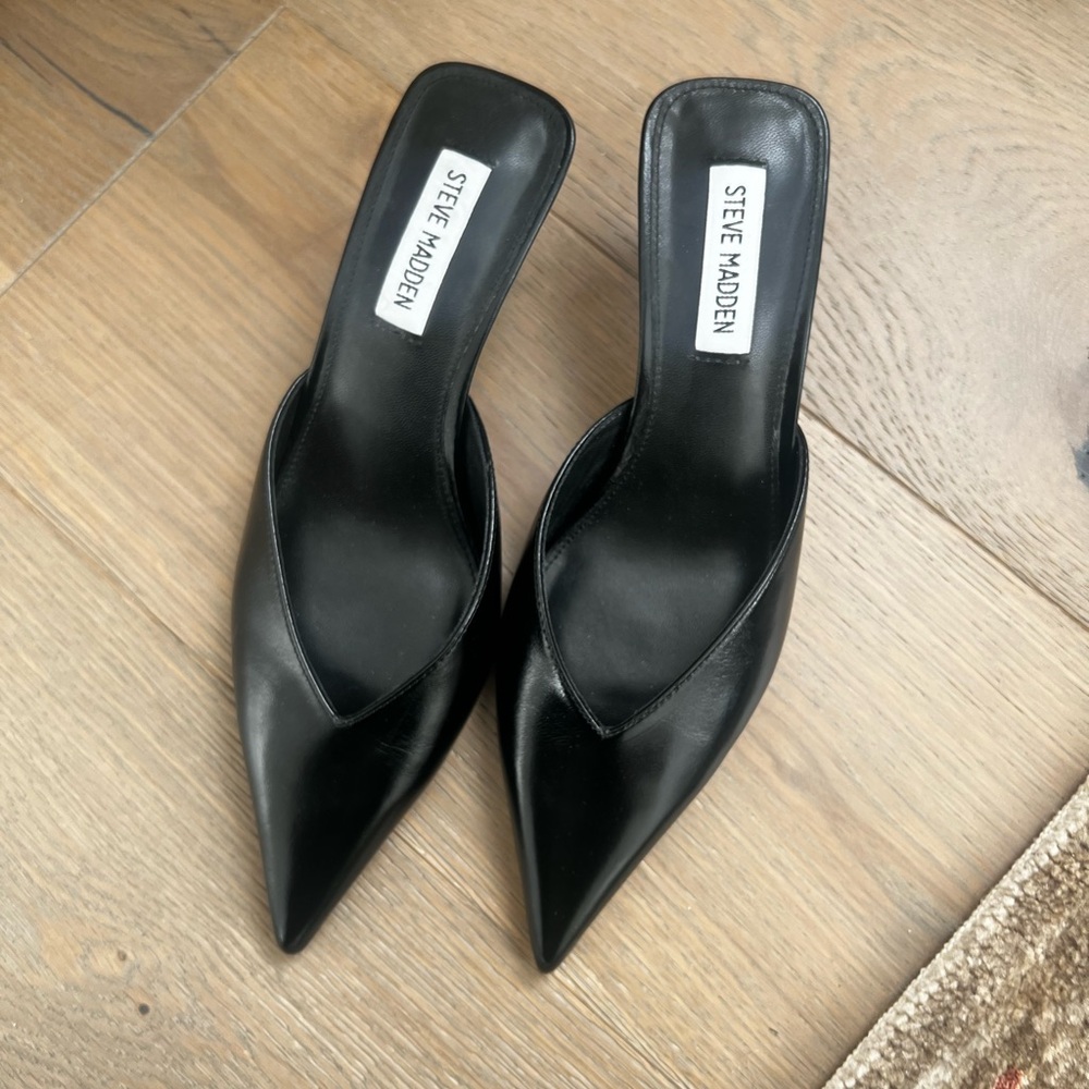 Steve Madden Black Pointed Mules